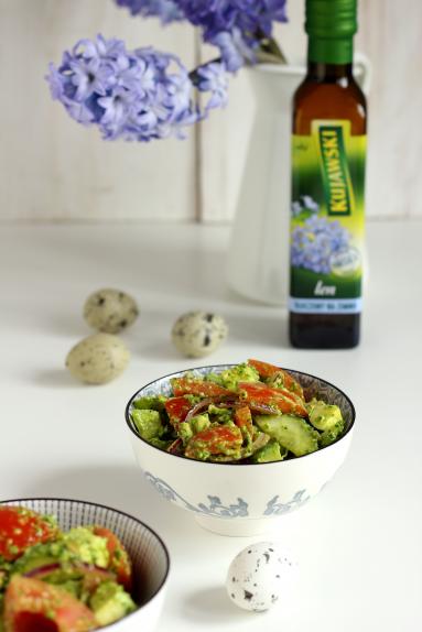 Zdjęcie - Sałatka z awokado i pesto pietruszkowym - Przepisy kulinarne ze zdjęciami