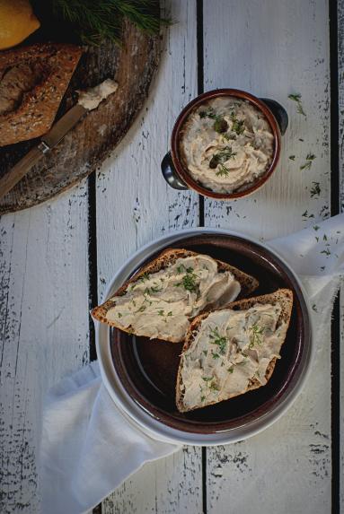 Zdjęcie - Pasta z wędzonej makreli - Przepisy kulinarne ze zdjęciami