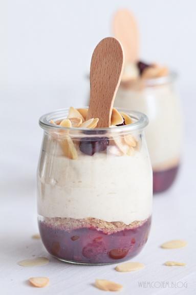 Zdjęcie - Migdałowy pudding z komosy ryżowej - Przepisy kulinarne ze zdjęciami