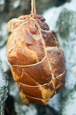 Zdjęcie - Wielkanocna szynka wędzona - Przepisy kulinarne ze zdjęciami