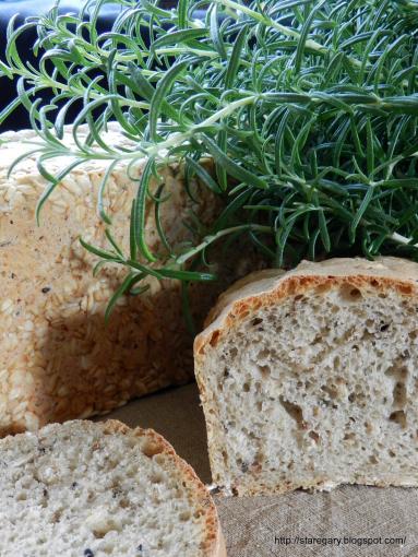 Zdjęcie - Chleb ziołowy z płatkami owsianymi - kwietniowa piekarnia - Przepisy kulinarne ze zdjęciami