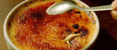 Zdjęcie - Miętowo-truskawkowe Creme brulee z filmu Amelia - Przepisy kulinarne ze zdjęciami