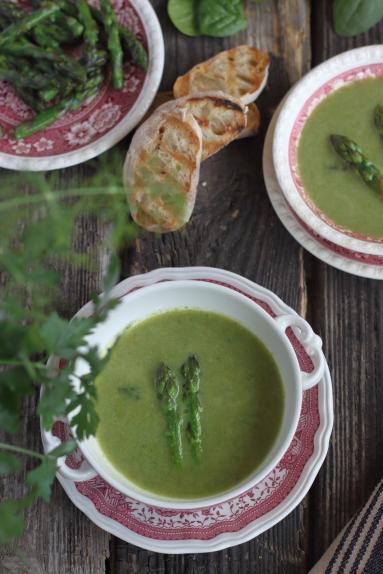 Zdjęcie - Zupa ze szparagów i szpinaku - Przepisy kulinarne ze zdjęciami