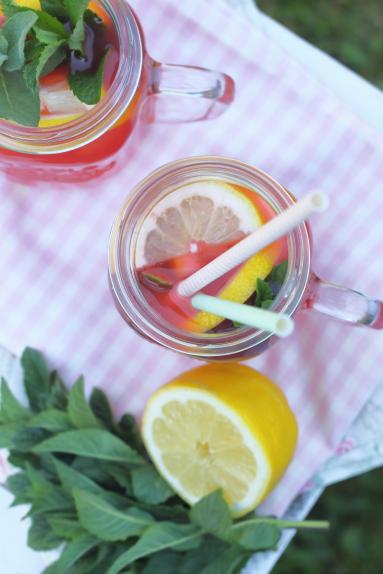 Zdjęcie - Lemoniada rabarbarowa - Przepisy kulinarne ze zdjęciami