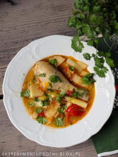 Zdjęcie - potrawka drobiowo-szparagowa - Przepisy kulinarne ze zdjęciami