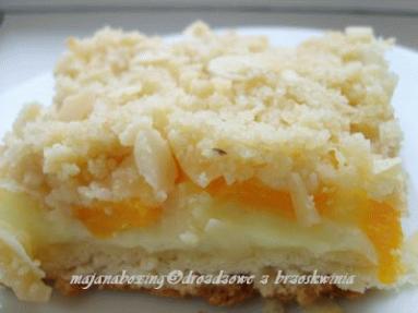 Zdjęcie - Ciasto drożdżowe z brzoskwiniami i kruszonką   - Przepisy kulinarne ze zdjęciami