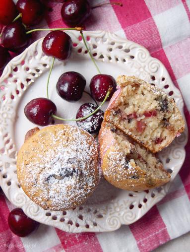 Zdjęcie - Muffiny z czekoladą i czereśniami / Cherry and chocolate muffins - Przepisy kulinarne ze zdjęciami