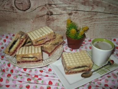 Zdjęcie - Wafle truskawkowe - Przepisy kulinarne ze zdjęciami