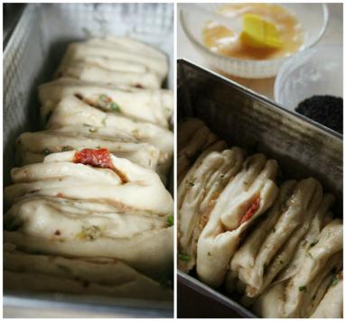 Zdjęcie - Rwany chlebek z anchois, kaparami i suszonymi pomidorami - Przepisy kulinarne ze zdjęciami