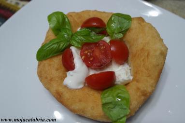 Zdjęcie - Pizzotti fritti- czyli pizza smazona z "  kieszonką" - Przepisy kulinarne ze zdjęciami