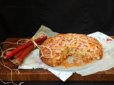 Zdjęcie - Duńskie ciasto z rabarbarem i marcepanem. I kilka słów o niedogodnościach przeprowadzek - Przepisy kulinarne ze zdjęciami