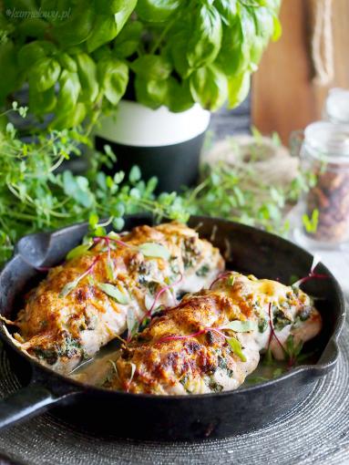Zdjęcie - Kurczak hasselback z ricottą i szpinakiem / Hasselback chicken with spinach and ricotta - Przepisy kulinarne ze zdjęciami
