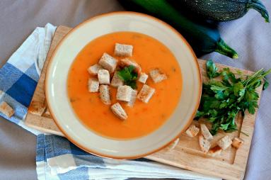 Zdjęcie - Paprykowo- cukiniowa zupa krem - Przepisy kulinarne ze zdjęciami