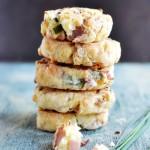 Zdjęcie - Ciastka z szynką, serem i szczypiorkiem - Przepisy kulinarne ze zdjęciami