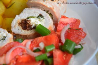 Zdjęcie - Roladki z indyka z fetą, suszonym pomidorem i bazylią - Przepisy kulinarne ze zdjęciami