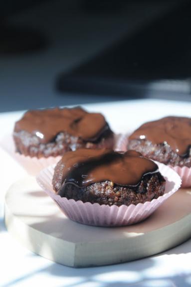 Zdjęcie - Pełnoziarniste muffinki z dynią i czekoladą - Przepisy kulinarne ze zdjęciami