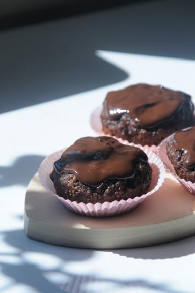Zdjęcie - Pełnoziarniste muffinki z dynią i czekoladą - Przepisy kulinarne ze zdjęciami