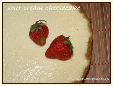 Zdjęcie - Sour cream cheesecake  - Przepisy kulinarne ze zdjęciami