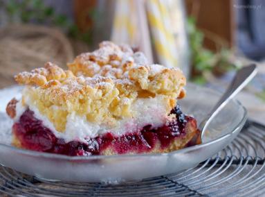 Zdjęcie - Ciasto z wiśniami i bezą / Cherry meringue cake - Przepisy kulinarne ze zdjęciami