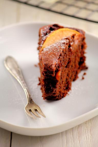 Zdjęcie - Buraczane ciasto czekoladowe z gruszkami - Przepisy kulinarne ze zdjęciami