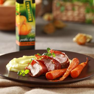 Zdjęcie - Polędwiczki wieprzowe z pure i karmelizowaną młodą marchewką - Przepisy kulinarne ze zdjęciami