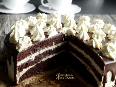 Zdjęcie - Tort czekoladowy z adwokatowym kremem - Przepisy kulinarne ze zdjęciami