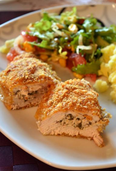 Zdjęcie - Kieszonki z kurczaka z kremowym serkiem i  orzechami - Przepisy kulinarne ze zdjęciami