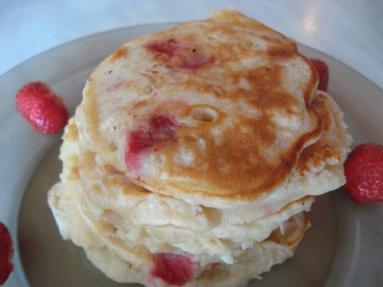 Zdjęcie - Pancakes z  truskawkami  - Przepisy kulinarne ze zdjęciami
