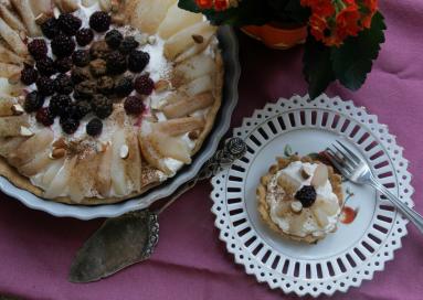 Zdjęcie - Jesienna tarta z gruszkami - Przepisy kulinarne ze zdjęciami