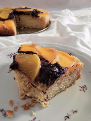 Zdjęcie - Ciasto biszkoptowe z owocami babci Uli - Przepisy kulinarne ze zdjęciami