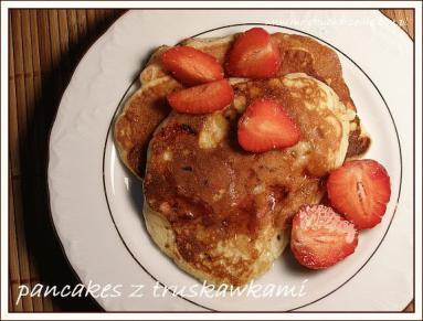 Zdjęcie - Pancakes z truskawkami  - Przepisy kulinarne ze zdjęciami