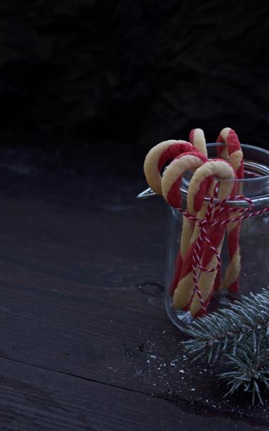 Zdjęcie - Ciastka świąteczne laski (candy canes cookies) - Przepisy kulinarne ze zdjęciami
