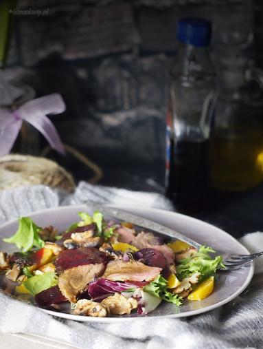 Zdjęcie - Sałatka z kaczką, pieczonymi burakami i pomarańczą / Duck, beet and orange salad - Przepisy kulinarne ze zdjęciami