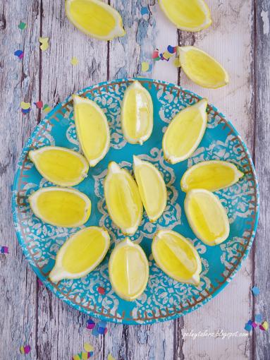 Zdjęcie - Alko galaretki cytrynowe z limoncello (jelly shots) - Przepisy kulinarne ze zdjęciami