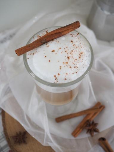 Zdjęcie - Piernikowa kawa latte - Przepisy kulinarne ze zdjęciami