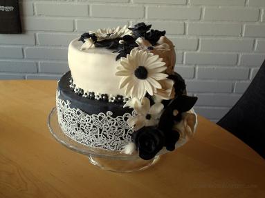 Zdjęcie - Czarno-biały tort na urodziny - Przepisy kulinarne ze zdjęciami
