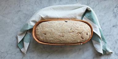 Zdjęcie - Pełnoziarnisty chleb z kaszą jaglaną i rodzynkami - Przepisy kulinarne ze zdjęciami
