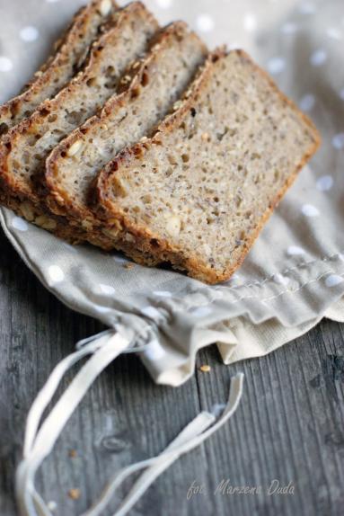 Zdjęcie - Chleb żytni z ziarnami - Przepisy kulinarne ze zdjęciami