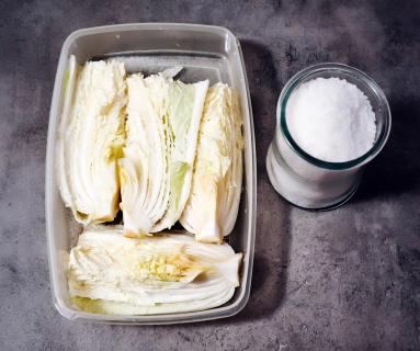 Zdjęcie - Tongbaechu-kimchi (Kimchi z całych liści kapusty) - Przepisy kulinarne ze zdjęciami