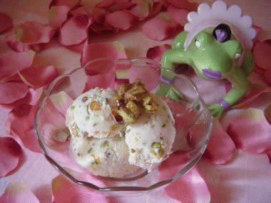 Zdjęcie - Lody pistacjowe z  pralinami  - Przepisy kulinarne ze zdjęciami