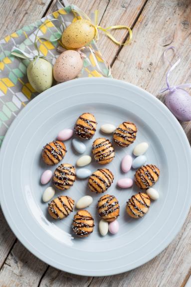 Zdjęcie - Wielkanocne jajka – świąteczne, ekspresowe kokosanki - Przepisy kulinarne ze zdjęciami