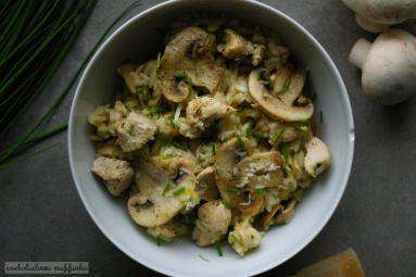 Zdjęcie - Risotto z ziołowym kurczakiem i pieczarkami - Przepisy kulinarne ze zdjęciami