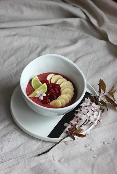 Zdjęcie - Śniadanie do łóżka #229: Wiśniowo-bananowy budyń jaglany - Przepisy kulinarne ze zdjęciami