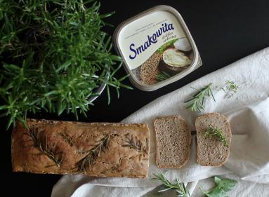 Zdjęcie - Ziołowy chleb żytni na zakwasie - Przepisy kulinarne ze zdjęciami