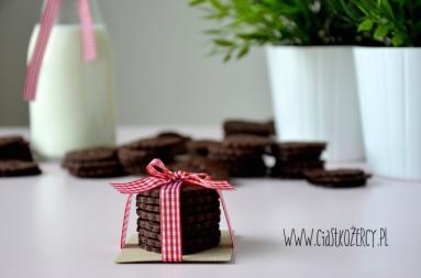 Zdjęcie - Proste ciasteczka czekoladowe - Przepisy kulinarne ze zdjęciami