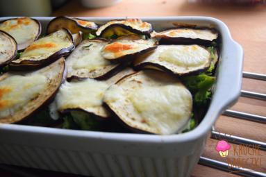 Zdjęcie - Zapiekanka z bakłażanem, makaronem, brokułem, indykiem i kukurydzą - Przepisy kulinarne ze zdjęciami