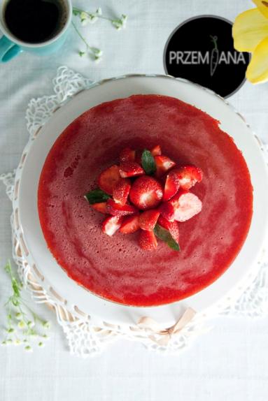 Zdjęcie - Ciasto potrójnie truskawkowe - Przepisy kulinarne ze zdjęciami