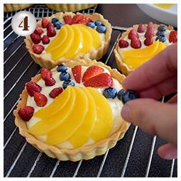 Zdjęcie - Tartaletki z kremem waniliowym i owocami - Przepisy kulinarne ze zdjęciami