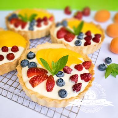 Zdjęcie - Tartaletki z kremem waniliowym i owocami - Przepisy kulinarne ze zdjęciami