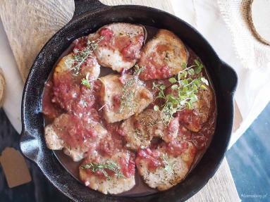 Zdjęcie - Polędwiczka wieprzowa w sosie rabarbarowym / Pork loin with rhubarb sauce - Przepisy kulinarne ze zdjęciami